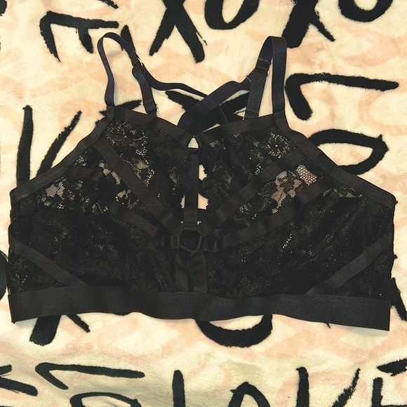 torrid Other - Torrid floral lace strappy bralette. Size 1. Rich black. NWT